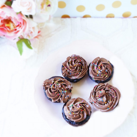 Skinny Chocolate Peanut Butter Cupcakes on a plate