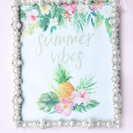 Floral paper with the words "Summer Vibes" in a shiny pearl frame