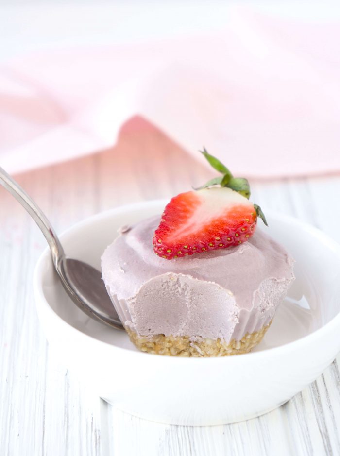 No-Bake Vegan Strawberry Cream Cheesecake Cups