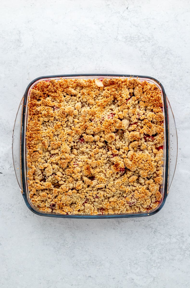 The baked strawberry rhubarb crumble in a glass dish.