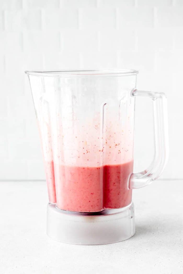 Strawberry banana smoothie without yogurt in a blender.