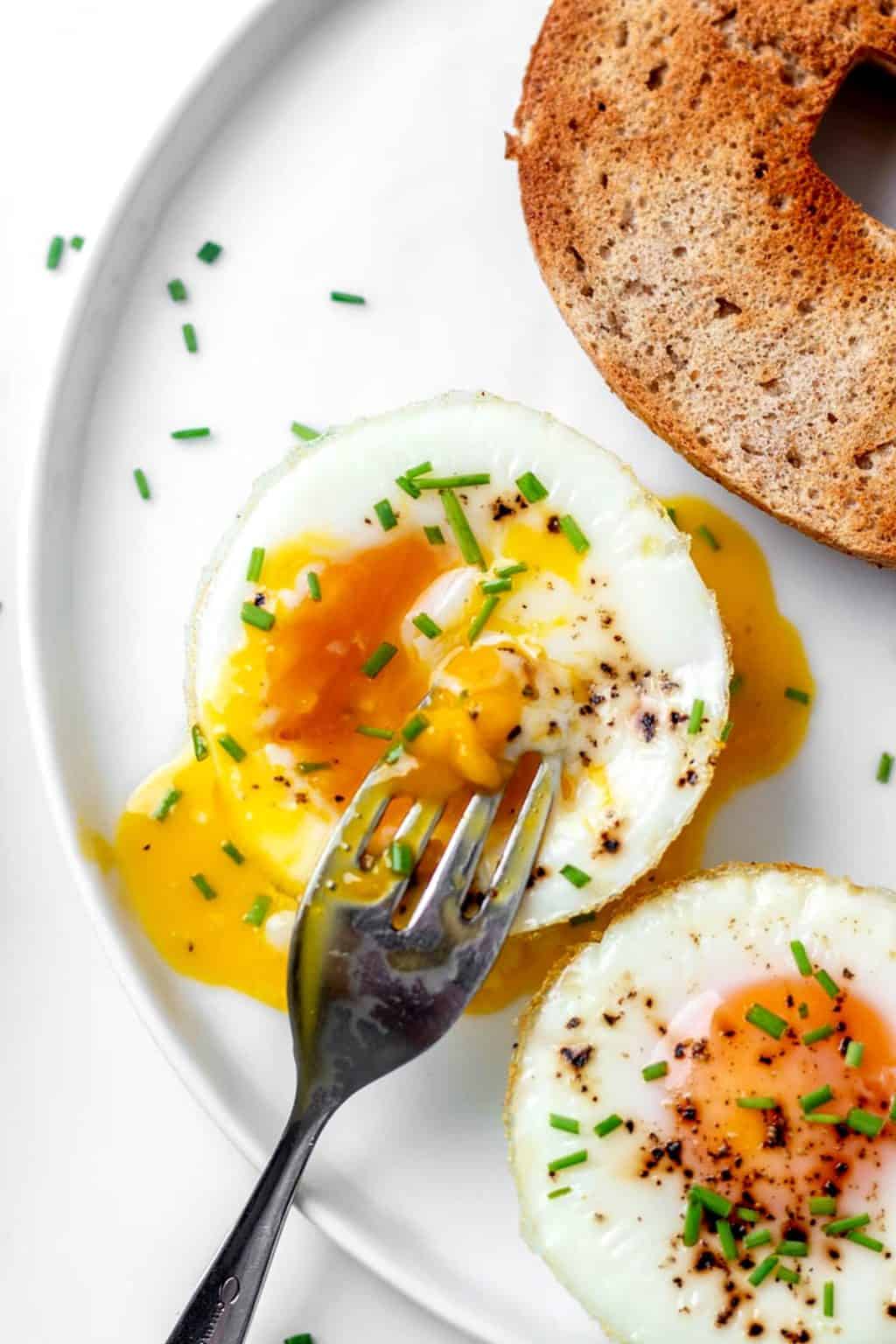 How to Bake Eggs in A Muffin Tin {Oven Baked Eggs}