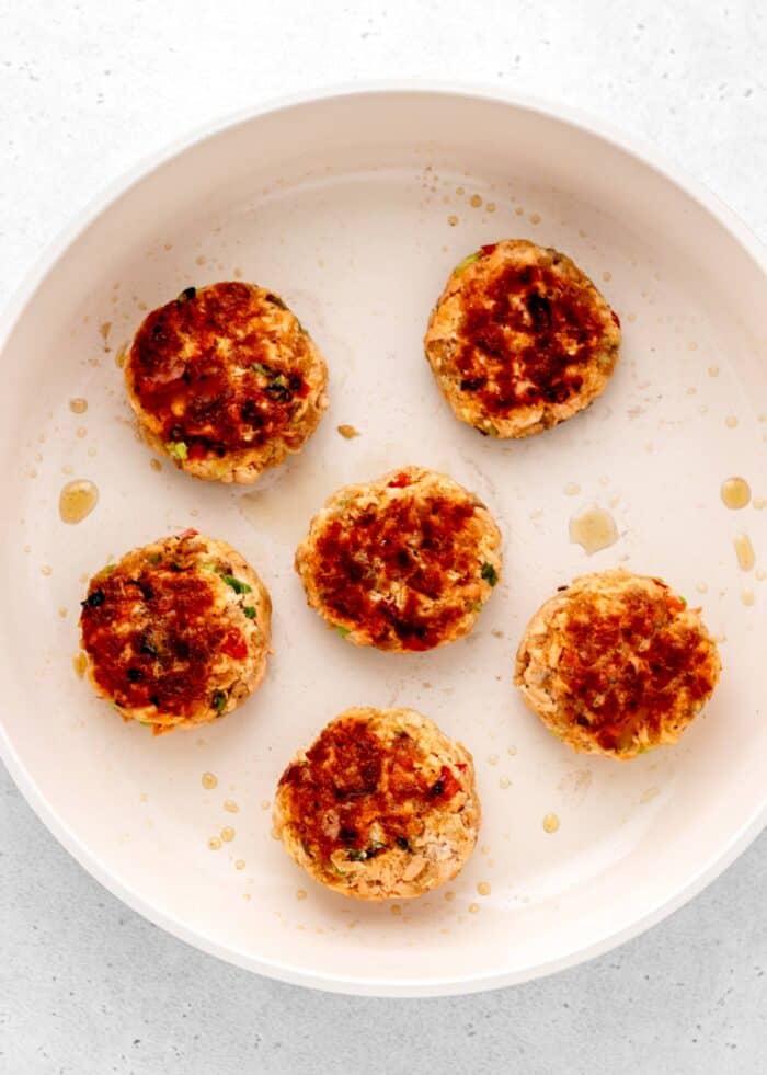 Healthy Salmon Patties with Crackers