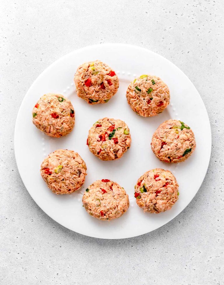 Healthy Salmon Patties with Crackers
